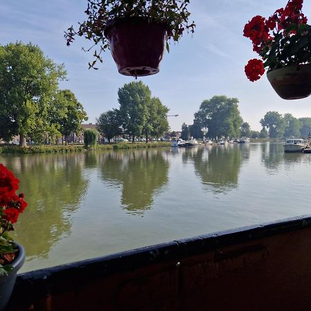 De Logeerboot Dordrecht Bed & Breakfast ภายนอก รูปภาพ