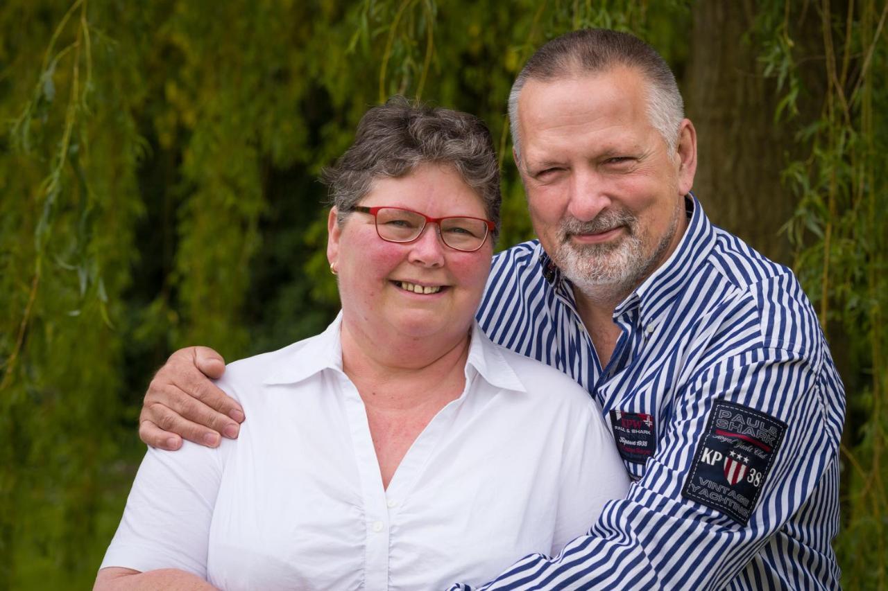 De Logeerboot Dordrecht Bed & Breakfast ภายนอก รูปภาพ