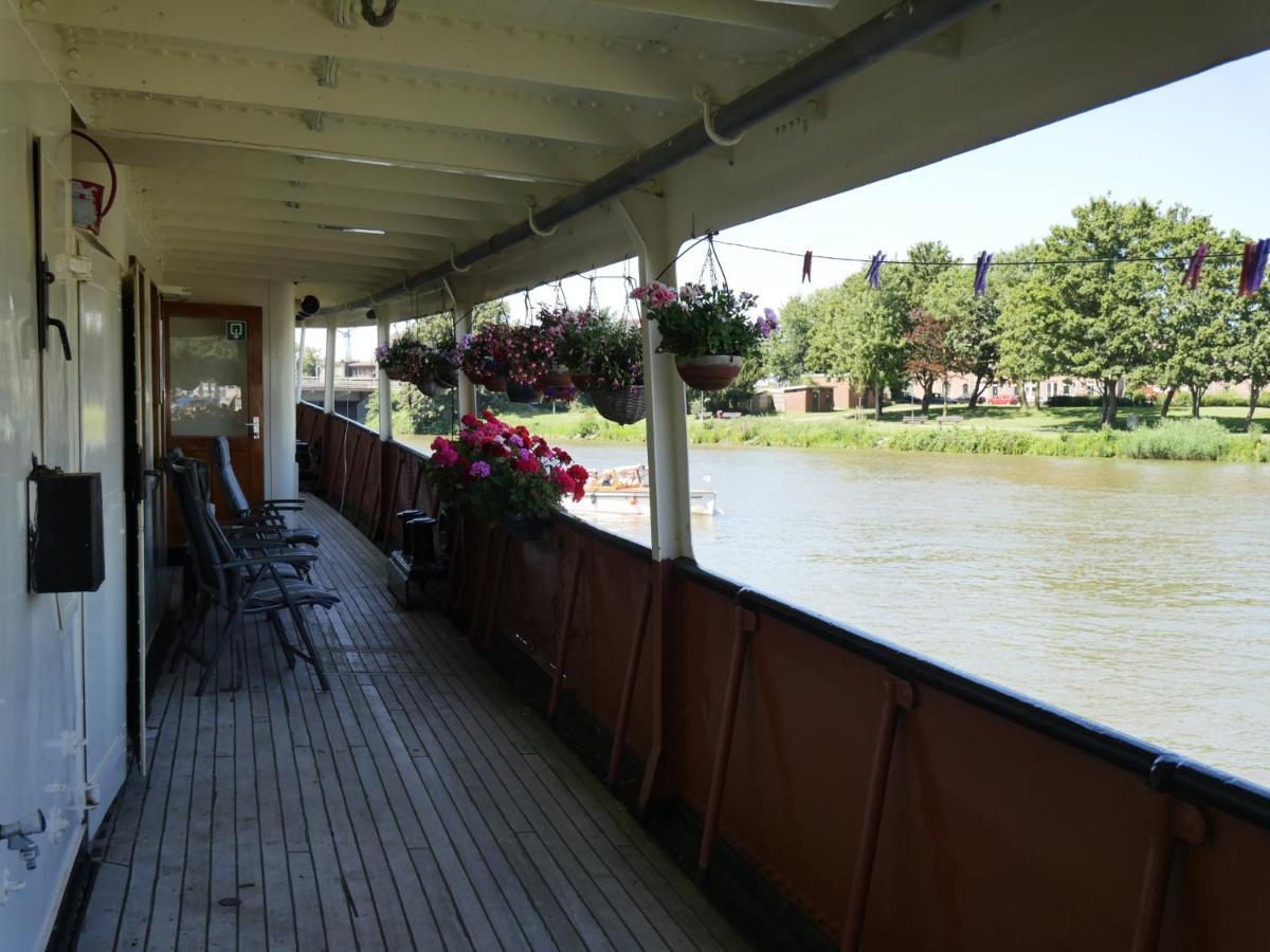De Logeerboot Dordrecht Bed & Breakfast ภายนอก รูปภาพ
