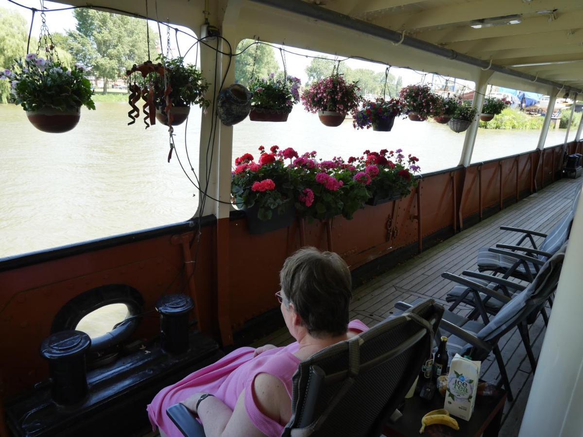 De Logeerboot Dordrecht Bed & Breakfast ภายนอก รูปภาพ