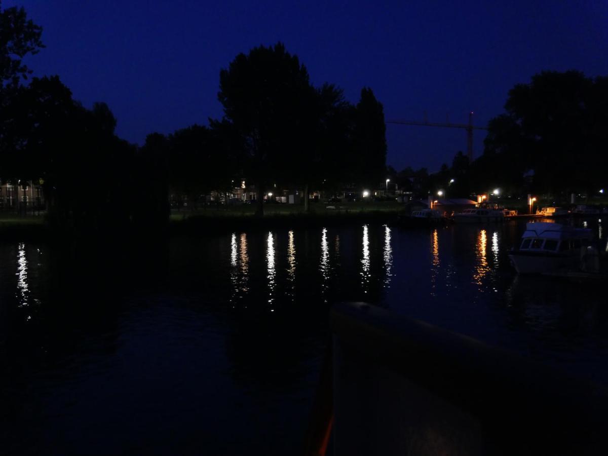 De Logeerboot Dordrecht Bed & Breakfast ภายนอก รูปภาพ