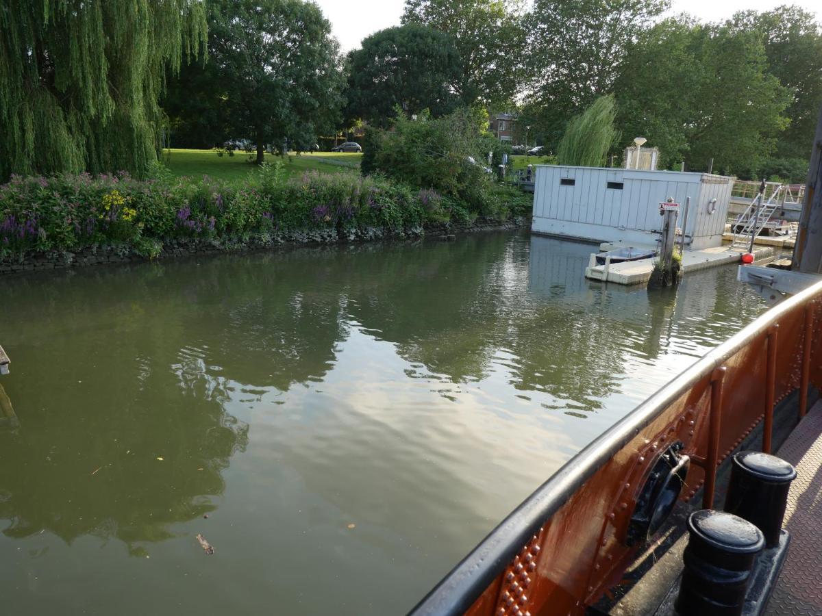 De Logeerboot Dordrecht Bed & Breakfast ภายนอก รูปภาพ