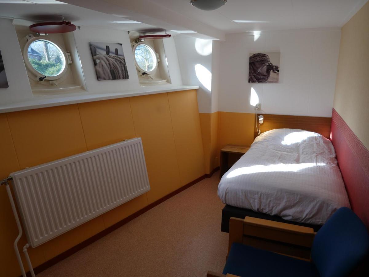 De Logeerboot Dordrecht Bed & Breakfast ภายนอก รูปภาพ