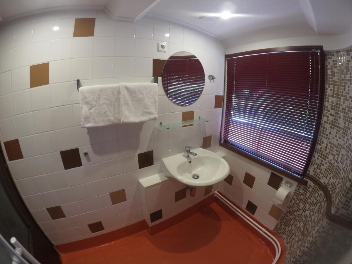 De Logeerboot Dordrecht Bed & Breakfast ภายนอก รูปภาพ
