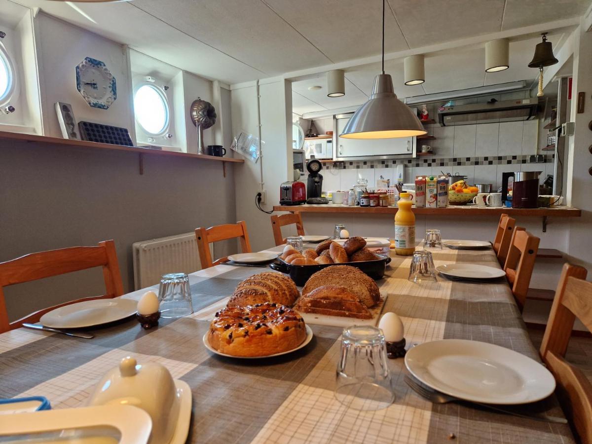 De Logeerboot Dordrecht Bed & Breakfast ภายนอก รูปภาพ